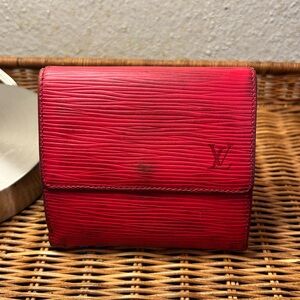 Louis Vuitton Authentic Elise Red Epi Woodgrain Tri Fold Snap Coin Card Wallet